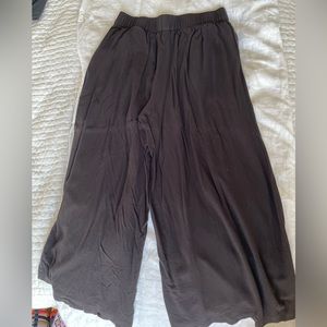 Black cropped wide leg flowy pants